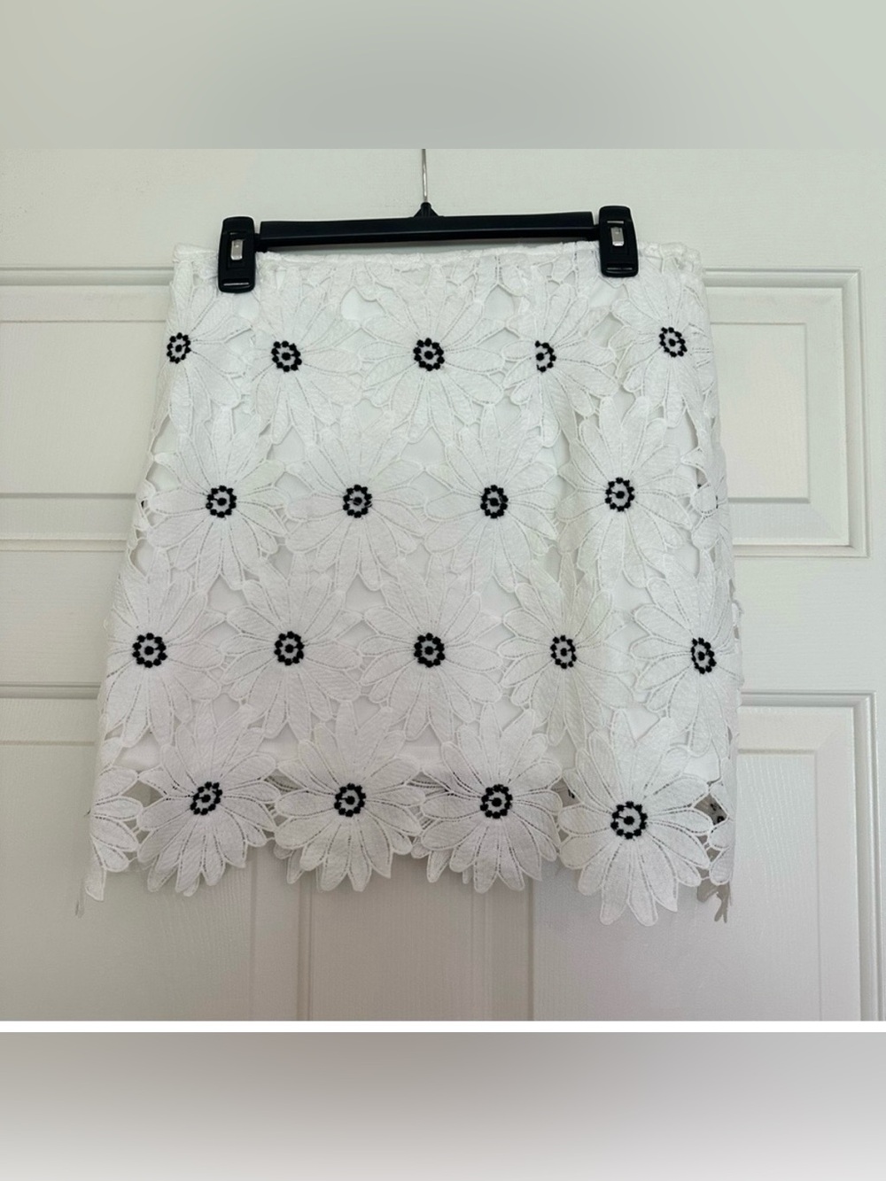 Francesca's Collections
 Francesca's White Black Floral Daisy Mini Skirt Mi Ami